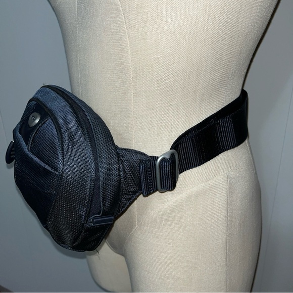TUMI Men's Waist Bag - Picture 3 of 13